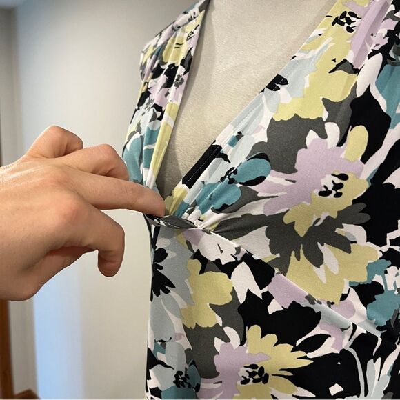 Floral Sleeveless v-neck Dress size medium - Picture 3 of 10